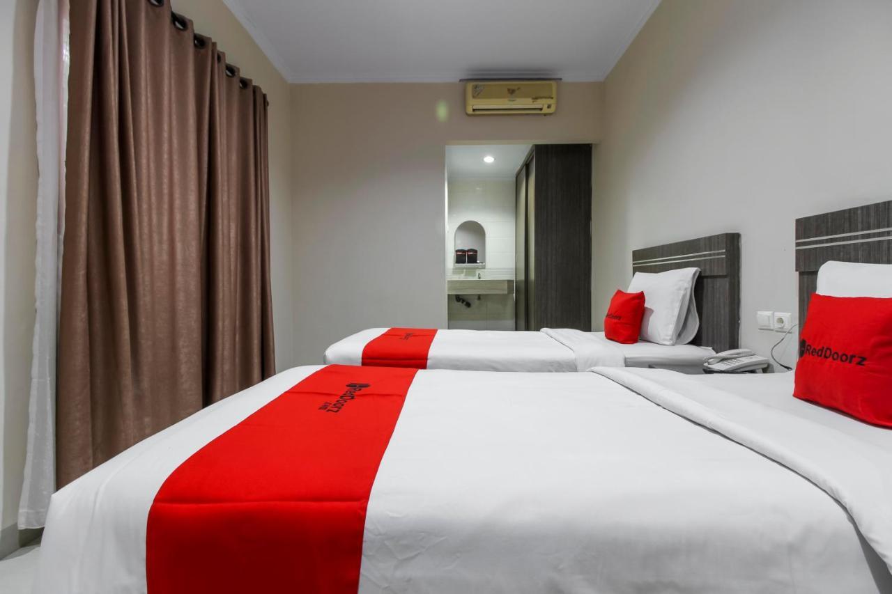 Reddoorz Plus Syariah @ Jalan Sriwijaya Medan Exterior foto