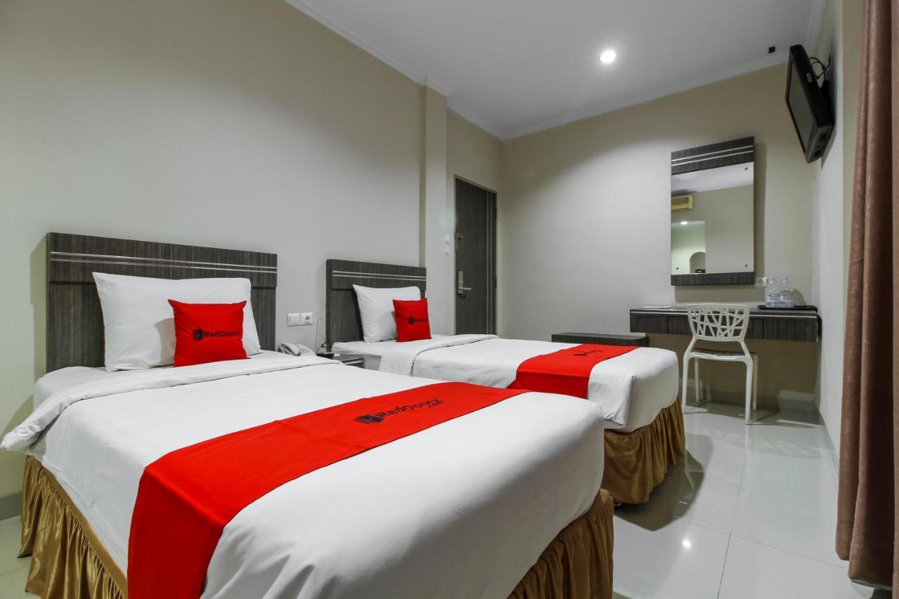 Reddoorz Plus Syariah @ Jalan Sriwijaya Medan Exterior foto