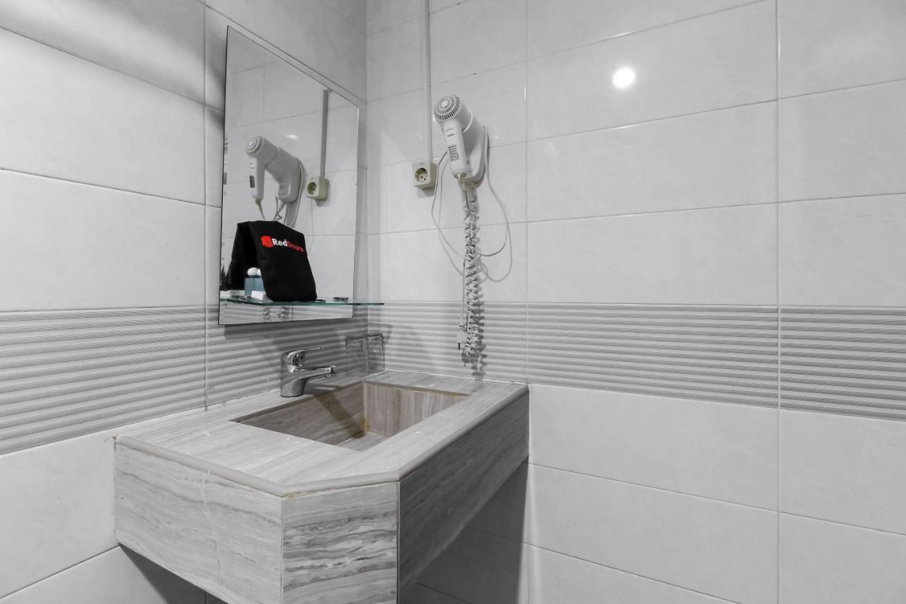 Reddoorz Plus Syariah @ Jalan Sriwijaya Medan Exterior foto